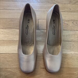 St. John Pump Heels Shoes Womens Size 7.5 champagne Leather